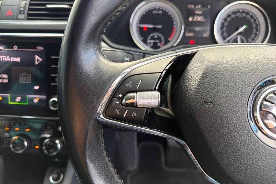 Skoda Superb Photo autoimg-303fe7acfb7b457ca8745a4ed2a2b05a59f88431.jpg