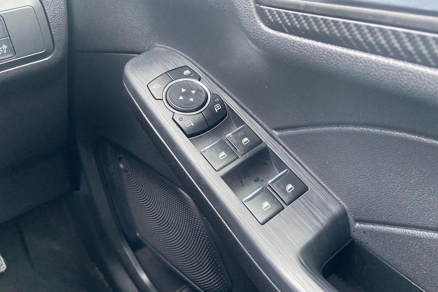 Ford Kuga Photo autoimg-304a0a771d99702fa2417ac34406f84979b048fb.jpg