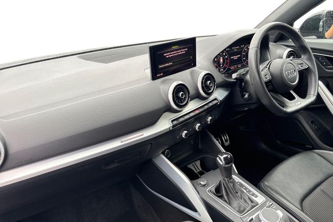Audi Q2 Photo 2