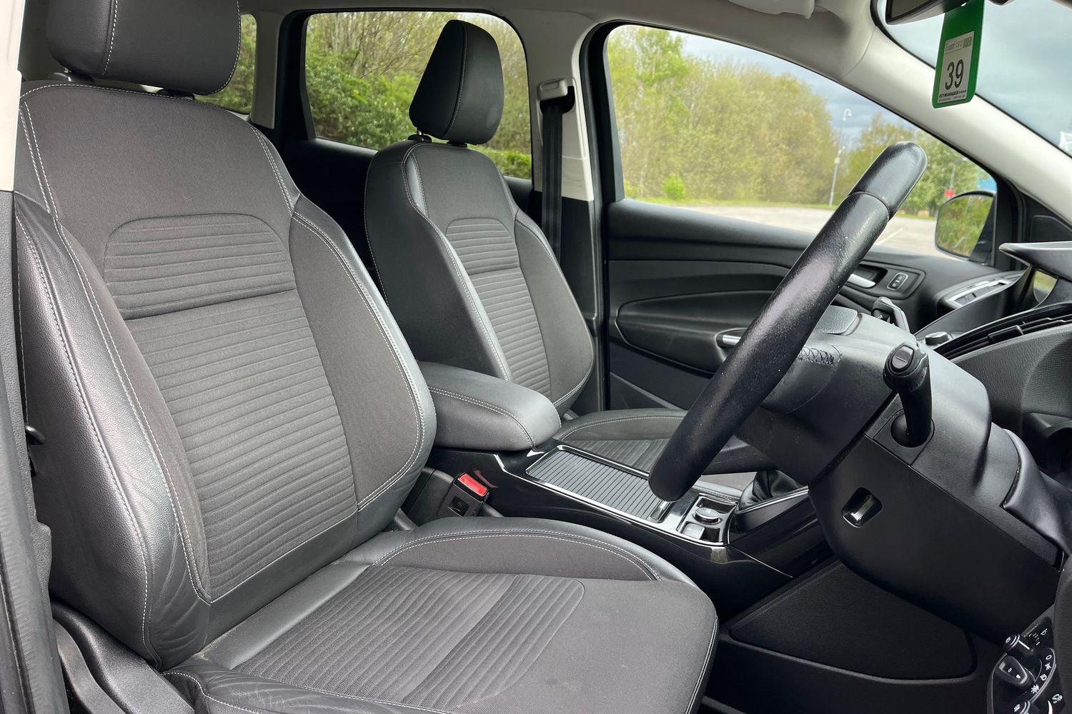 Ford KUGA Photo 16