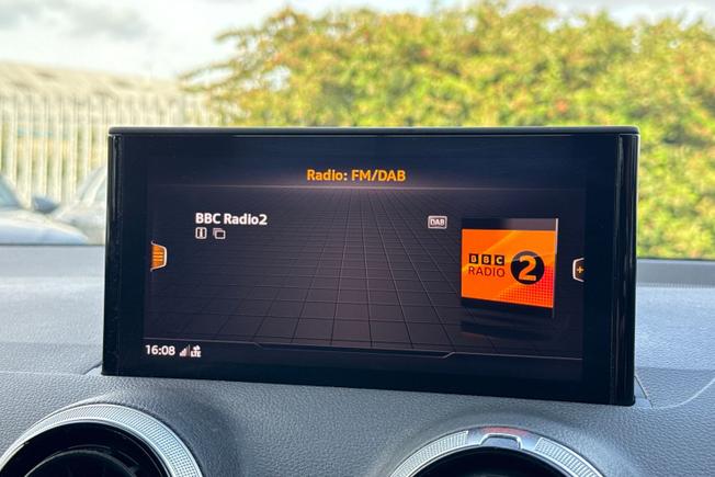 Audi Q2 Photo 13