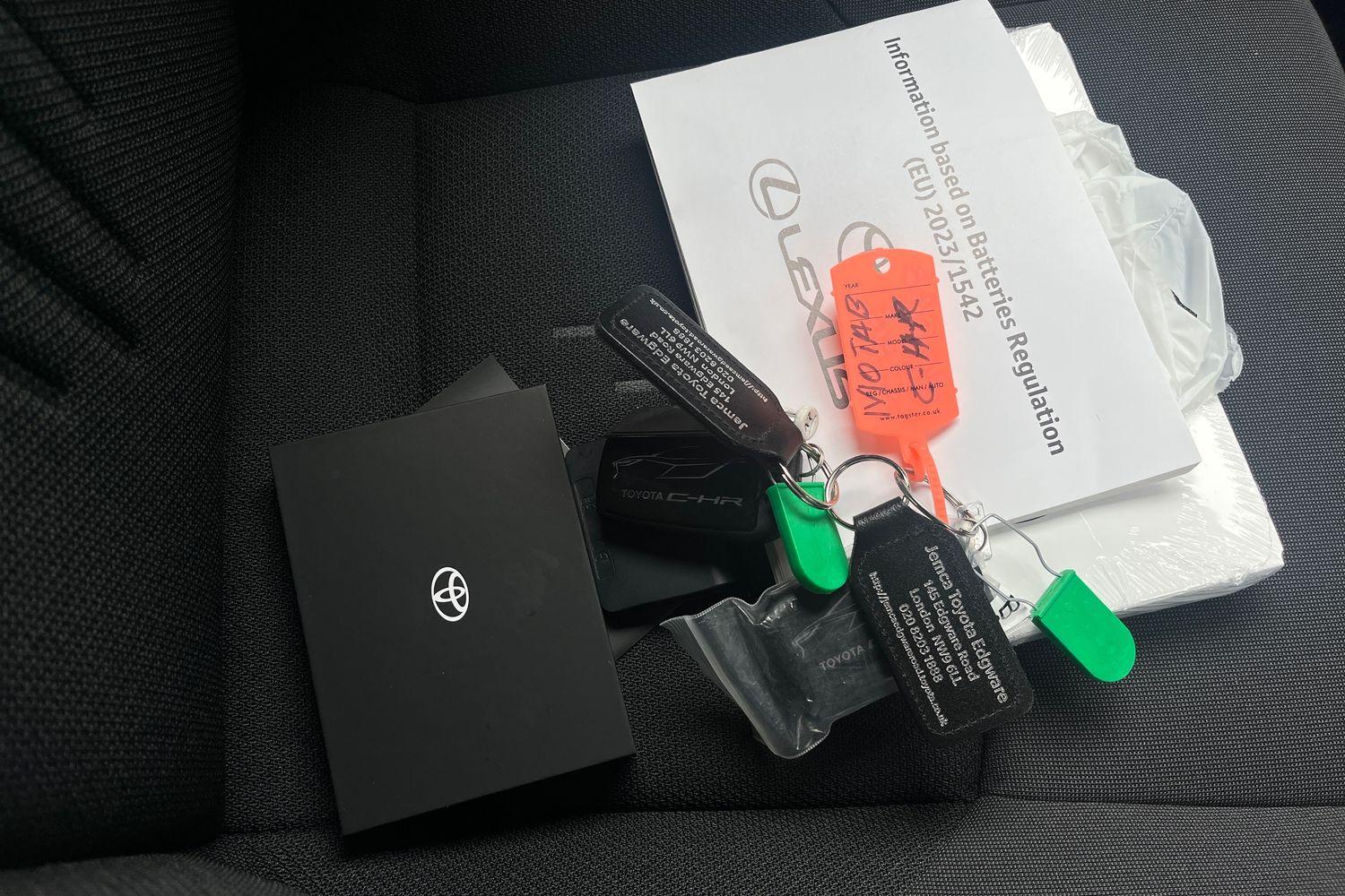 Toyota C-HR Photo 21