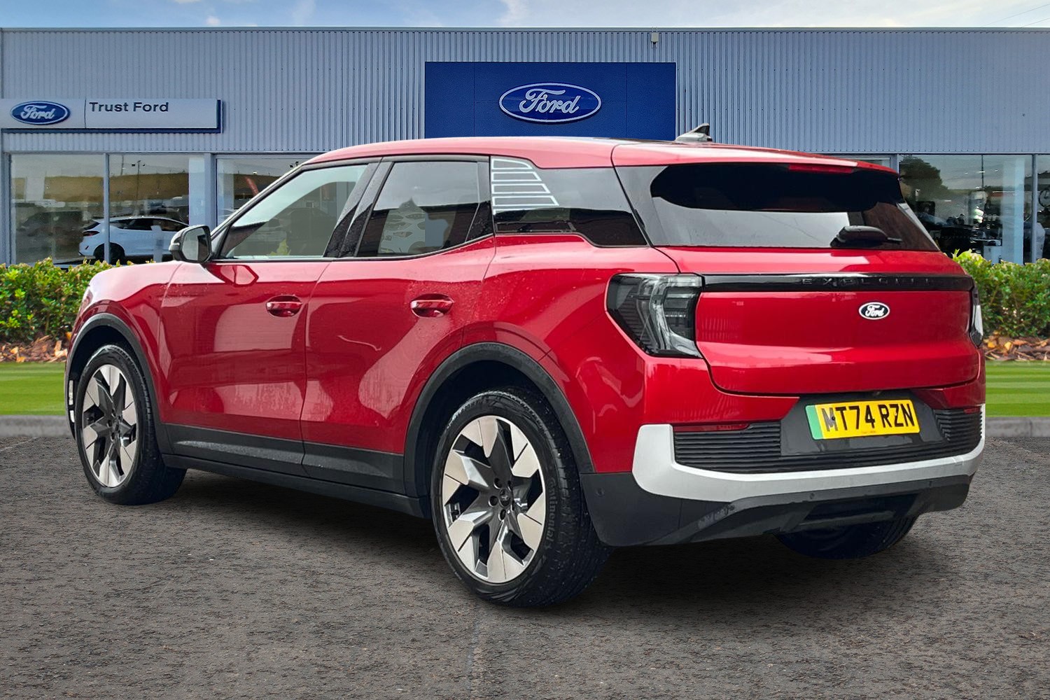 Ford Explorer Photo 1