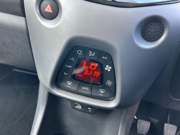 Toyota AYGO Photo autoimg-305ff9e9e816538b8ec1f7cf735b63d5e0b38c98.jpg