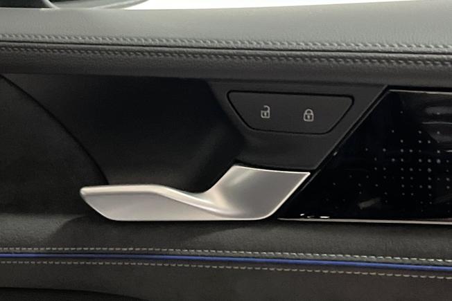 VOLKSWAGEN Passat Photo 27