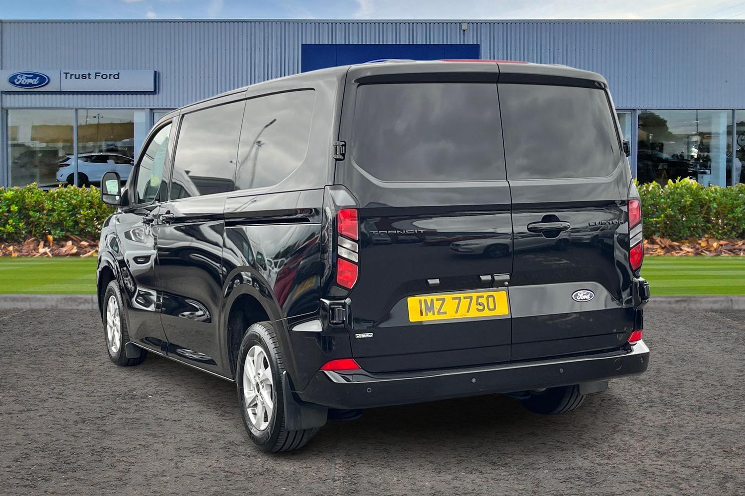 Ford TRANSIT CUSTOM Photo 1