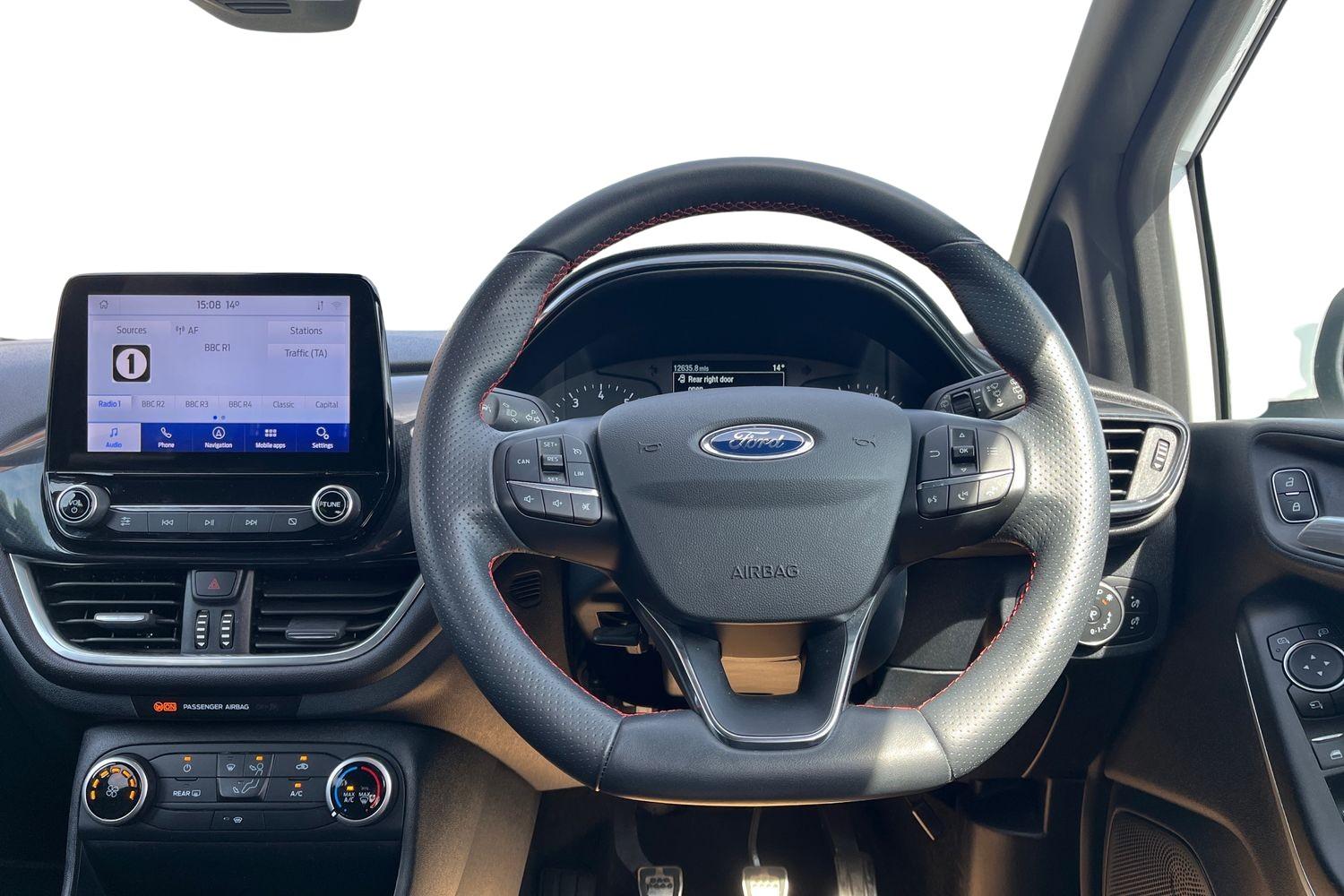 Ford FIESTA Photo 10