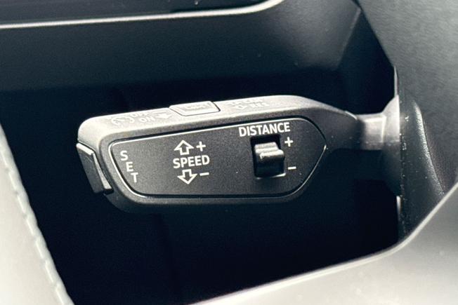 AUDI  Q4 Photo 36