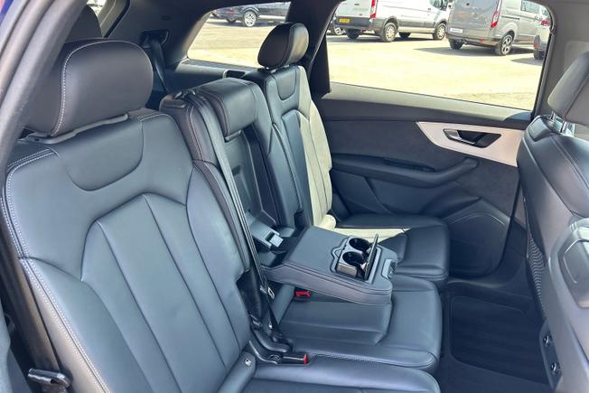 AUDI Q7 Photo 41
