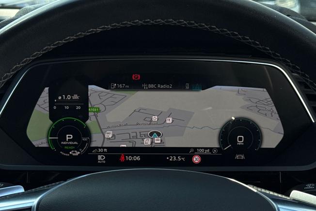 AUDI Q8 E-Tron Photo 32
