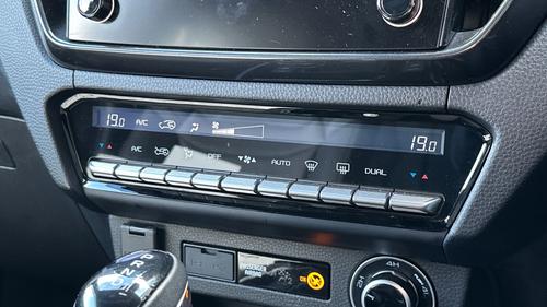 Isuzu D-MAX Photo autoimg-307e749bed76a4a8695e57b880918277540d8a12.jpg