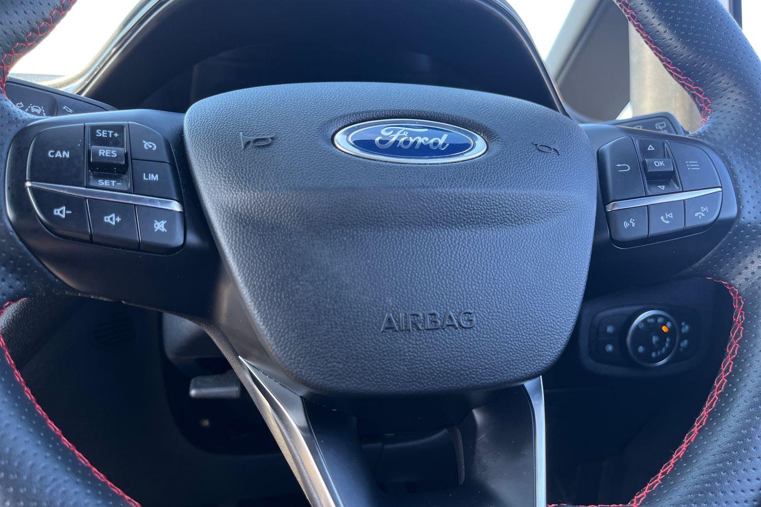 Ford FIESTA Photo 35