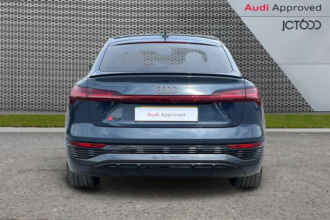 AUDI Q8 E-Tron Photo 7