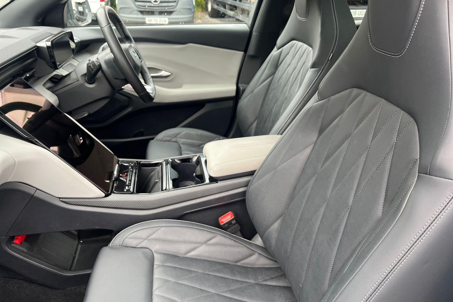 Ford Explorer Photo 18