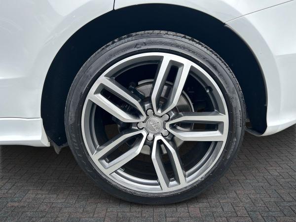 Audi SQ5 Photo autoimg-308efc073959081824ecefc0ab9234f713463c3e.jpg