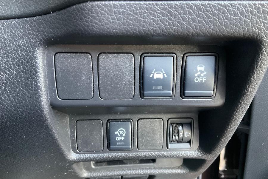 Nissan X-TRAIL Photo autoimg-308f3885db45b492aa54d941737c094c9788408d.jpg