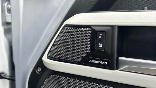 Land Rover Defender Photo autoimg-309b4a6fc00312ccad13f83b3f3fcd0bd84daaef.jpg