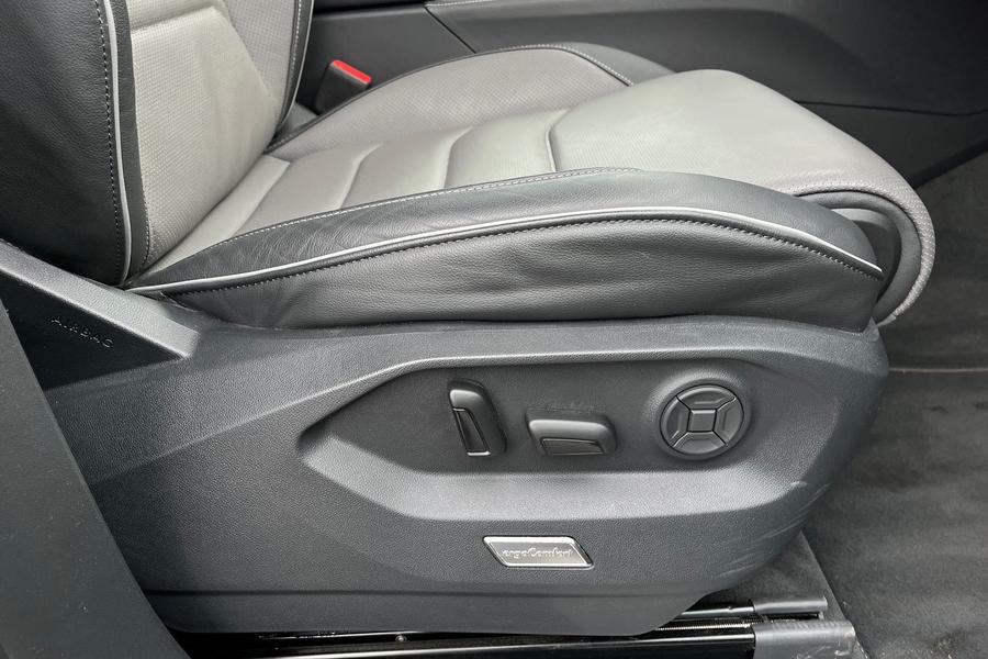 Volkswagen TOUAREG Photo autoimg-30a8499969b7937a5f91ca4081d76647c32cd55f.jpg