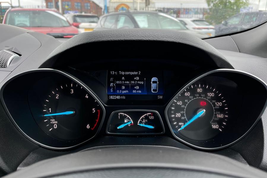 Ford KUGA Photo autoimg-30ac9dbdb5d5680b5fb680242ccf504f13d95eef.jpg