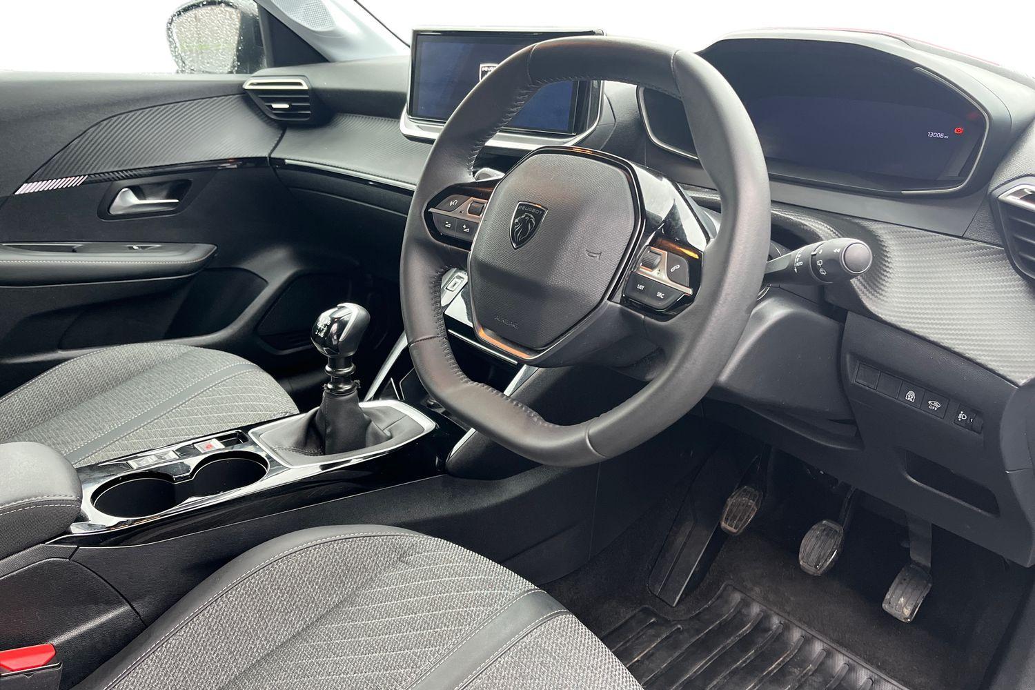Peugeot 208 Photo 8