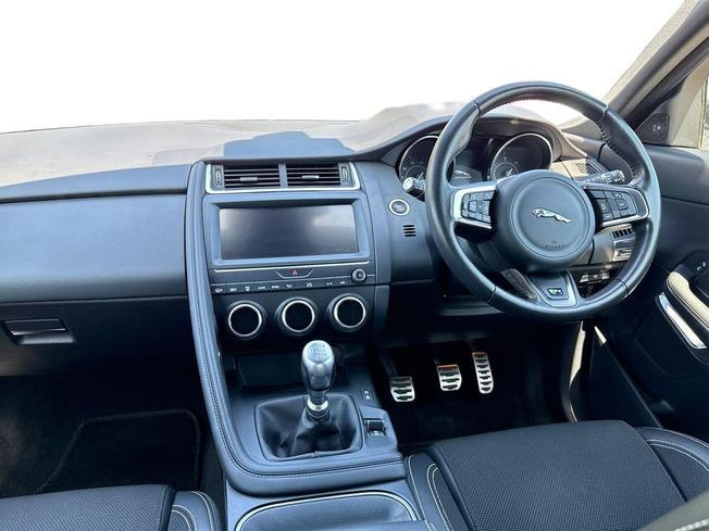 JAGUAR E-Pace Photo 11