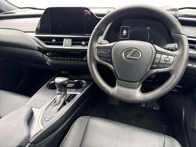 LEXUS Ux Photo 11