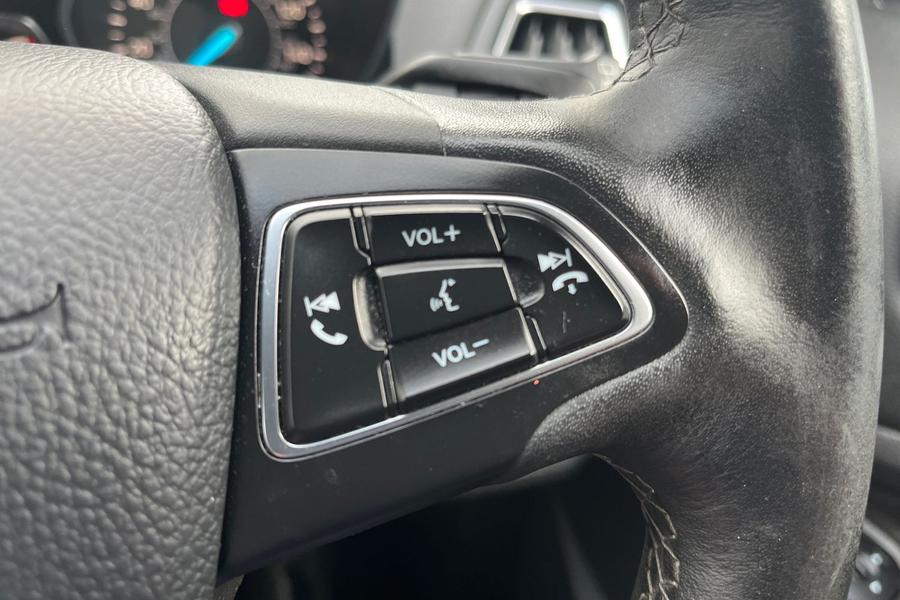Ford KUGA Photo autoimg-30b7a1ba6bec3fbb1de28316742000f2368a3bfe.jpg