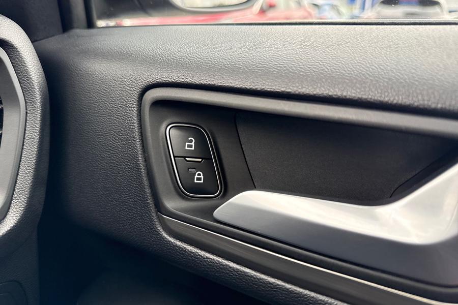 Ford FOCUS Photo autoimg-30b86f4f4e86e81fa995170587018fc89c8be339.jpg