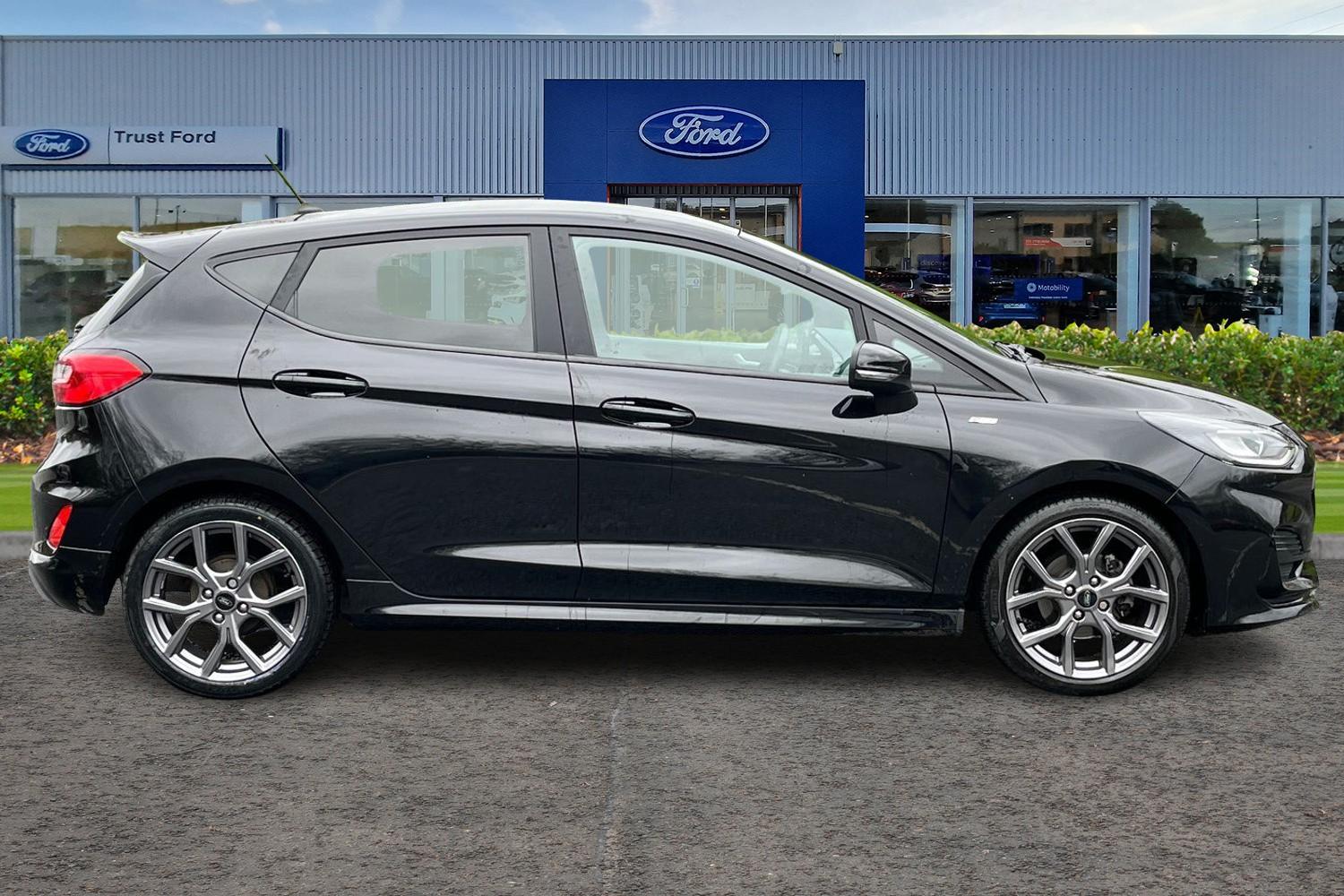 Ford FIESTA Photo 2