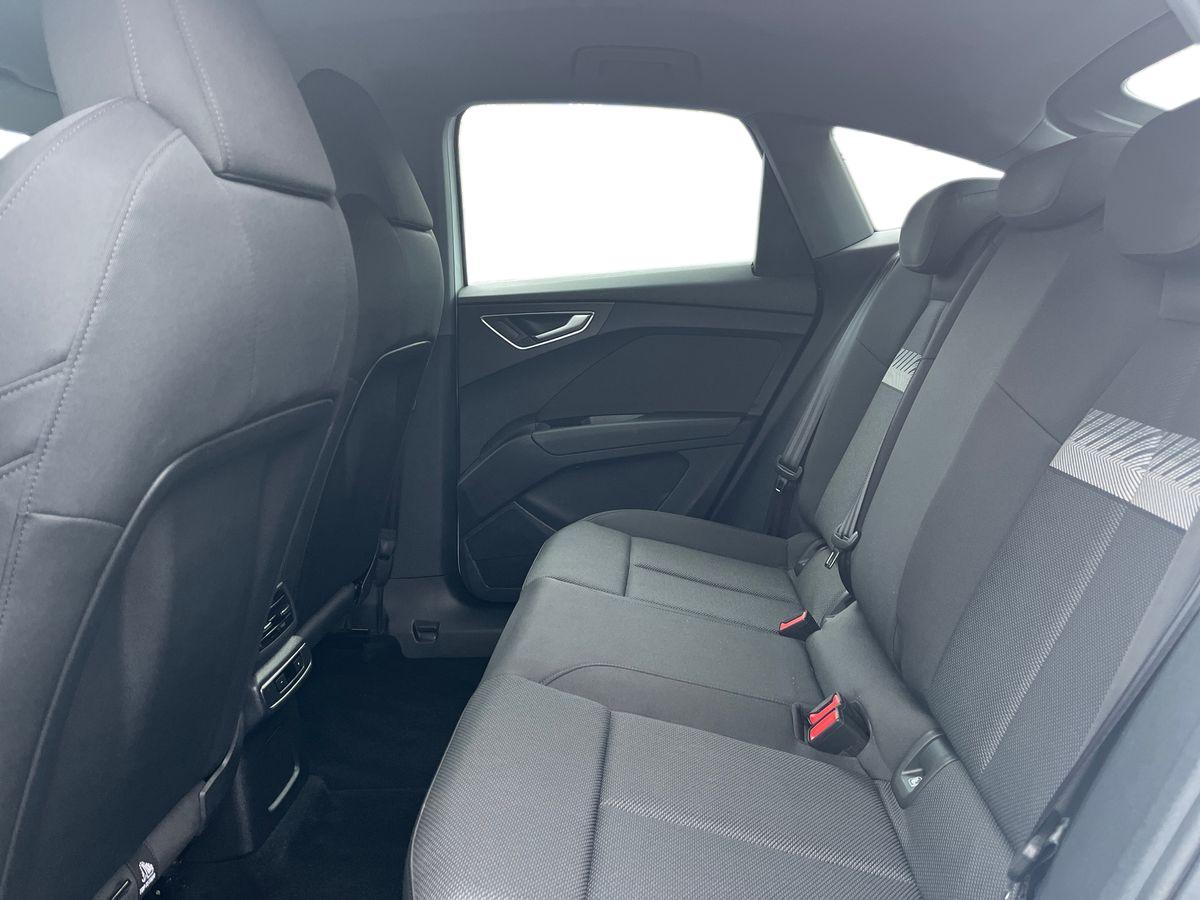 Audi Q4 e-tron Photo 3