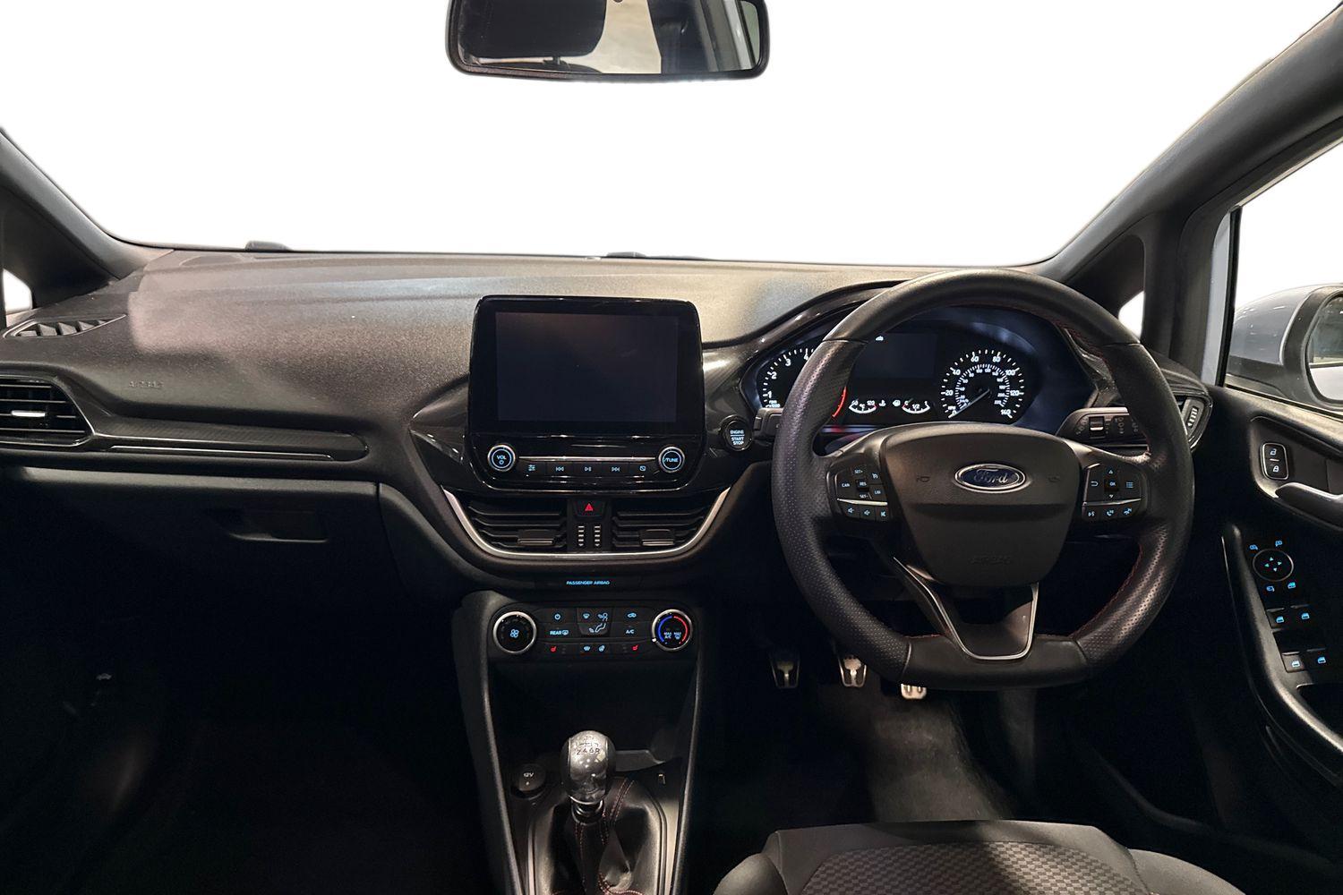 Ford FIESTA Photo 9