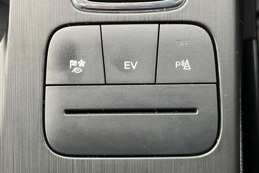Ford Kuga Photo autoimg-30ca222d8e56e61ed6edc7501f2b491baa166e88.jpg