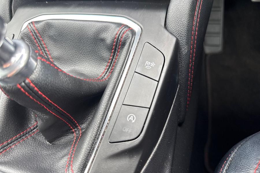 Ford KUGA Photo autoimg-30cb993c3dc78776e35c59886d1c9af2d321d752.jpg