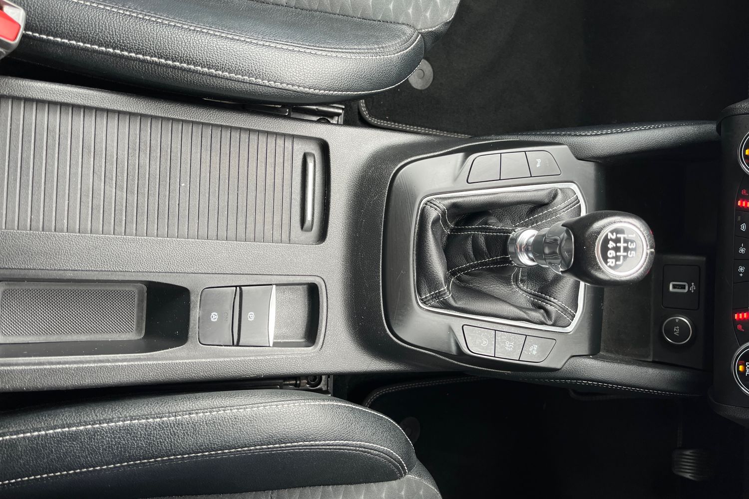 Ford FOCUS Photo 31
