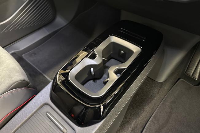 VOLKSWAGEN ID.4 Photo 15