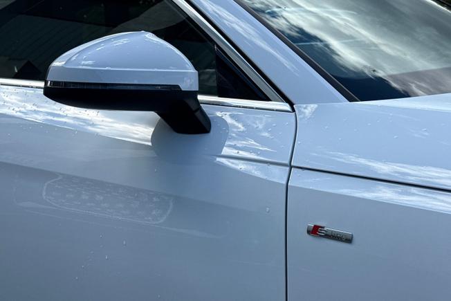 AUDI A4 Avant Photo 20