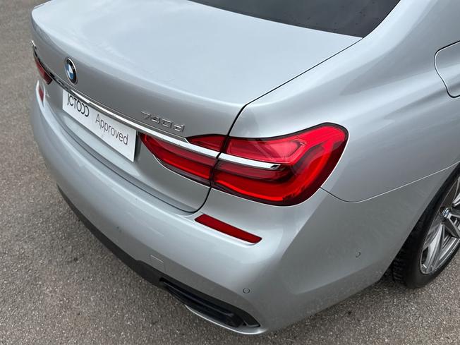 BMW 7 Series Photo 24