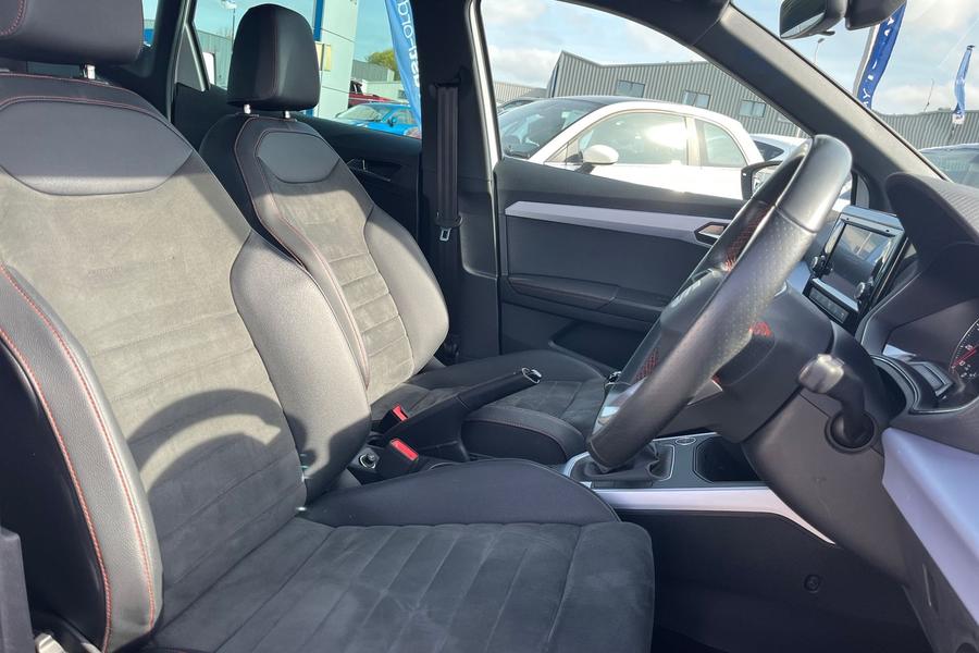SEAT ARONA Photo autoimg-30de28ab358d9b8eeee70a1e41f2aedae160defc.jpg