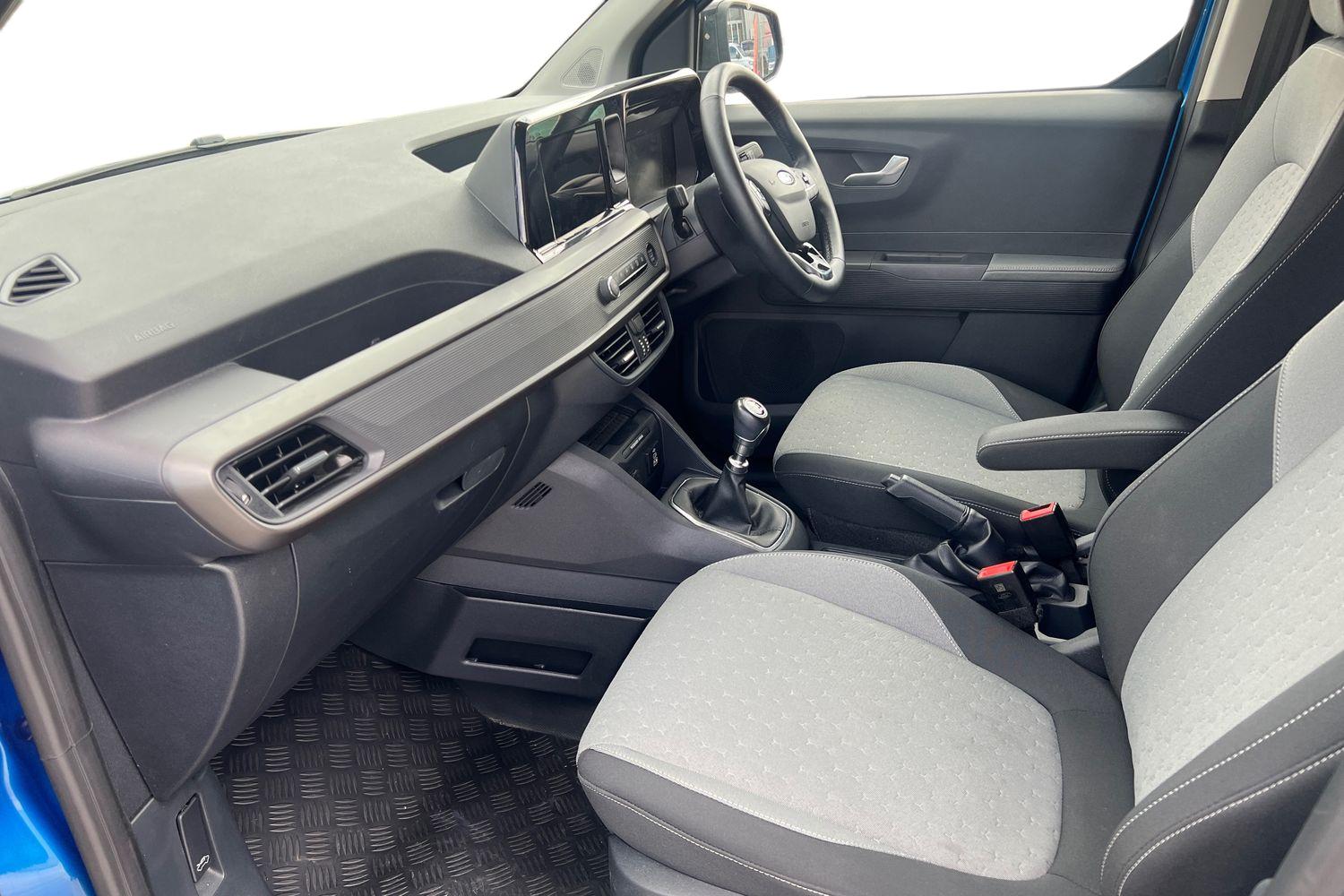 Ford TRANSIT COURIER Photo 2