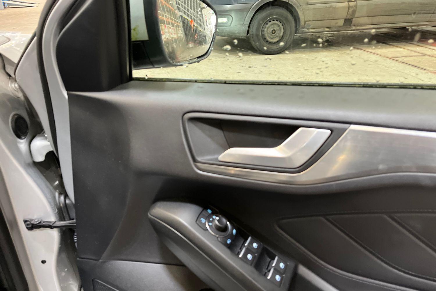 Ford FOCUS Photo 24