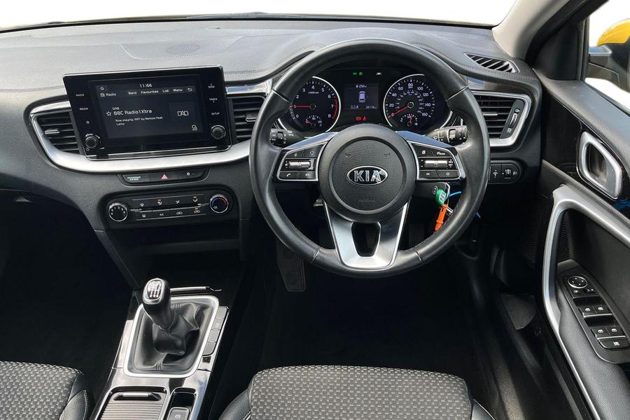 Kia XCEED Photo autoimg-30f3af401ac6de1f4b2391f90a722cdc84e3ac01.jpg