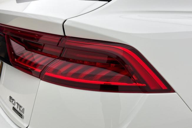 AUDI Q8 Photo 18
