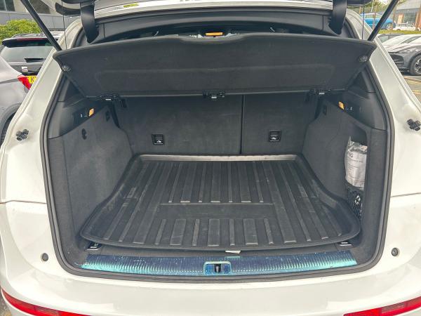 Audi SQ5 Photo autoimg-30f73094c175af118021b2fb998da18b8c2dda26.jpg