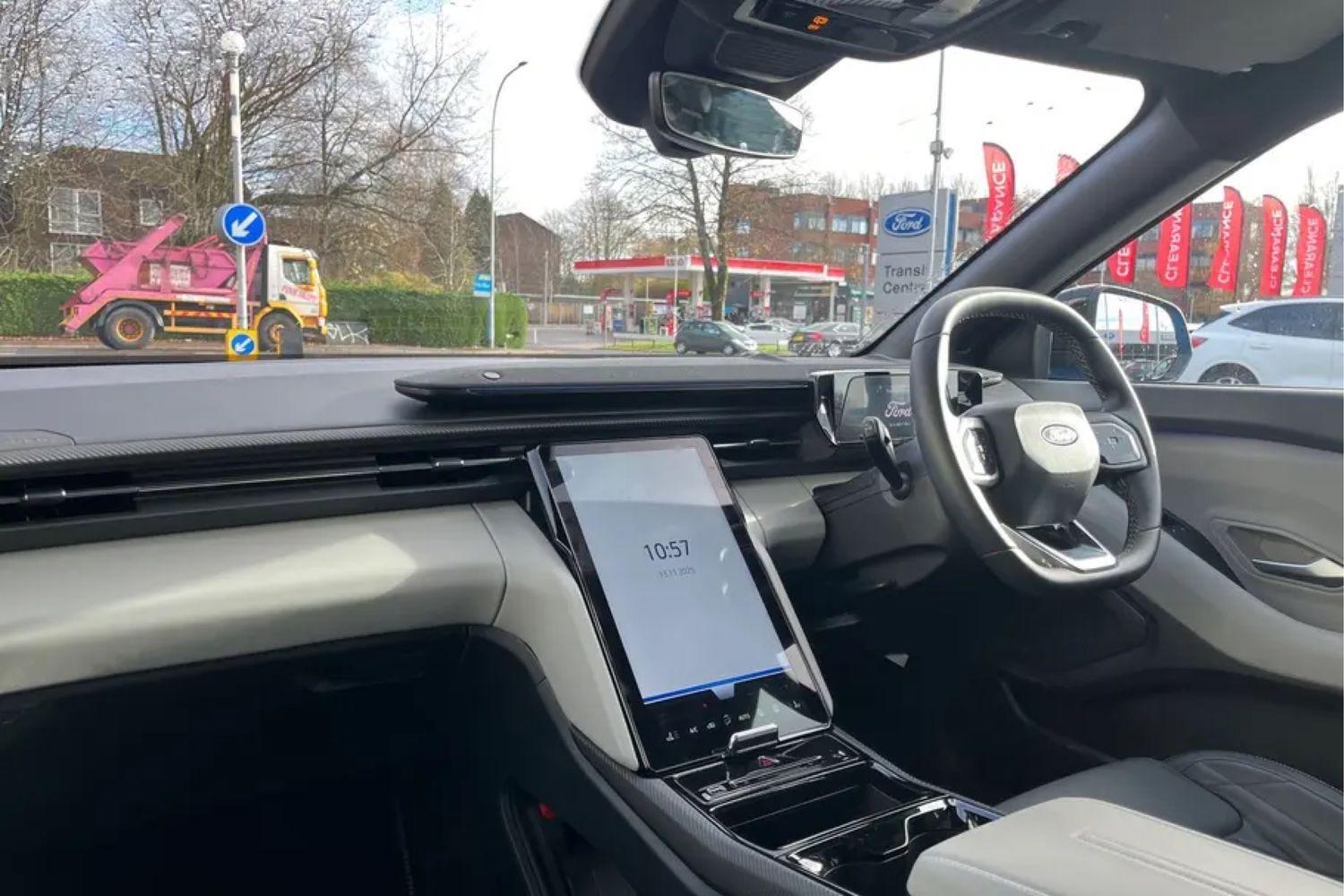 Ford Explorer Photo 17