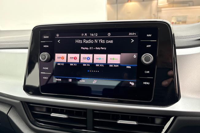 Volkswagen T-Roc Photo 13