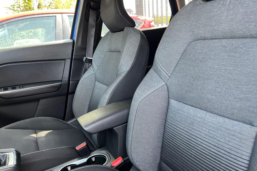 Renault CAPTUR Photo autoimg-310840b15c0640f63e6f6d52a9e8aea79bde849d.jpg