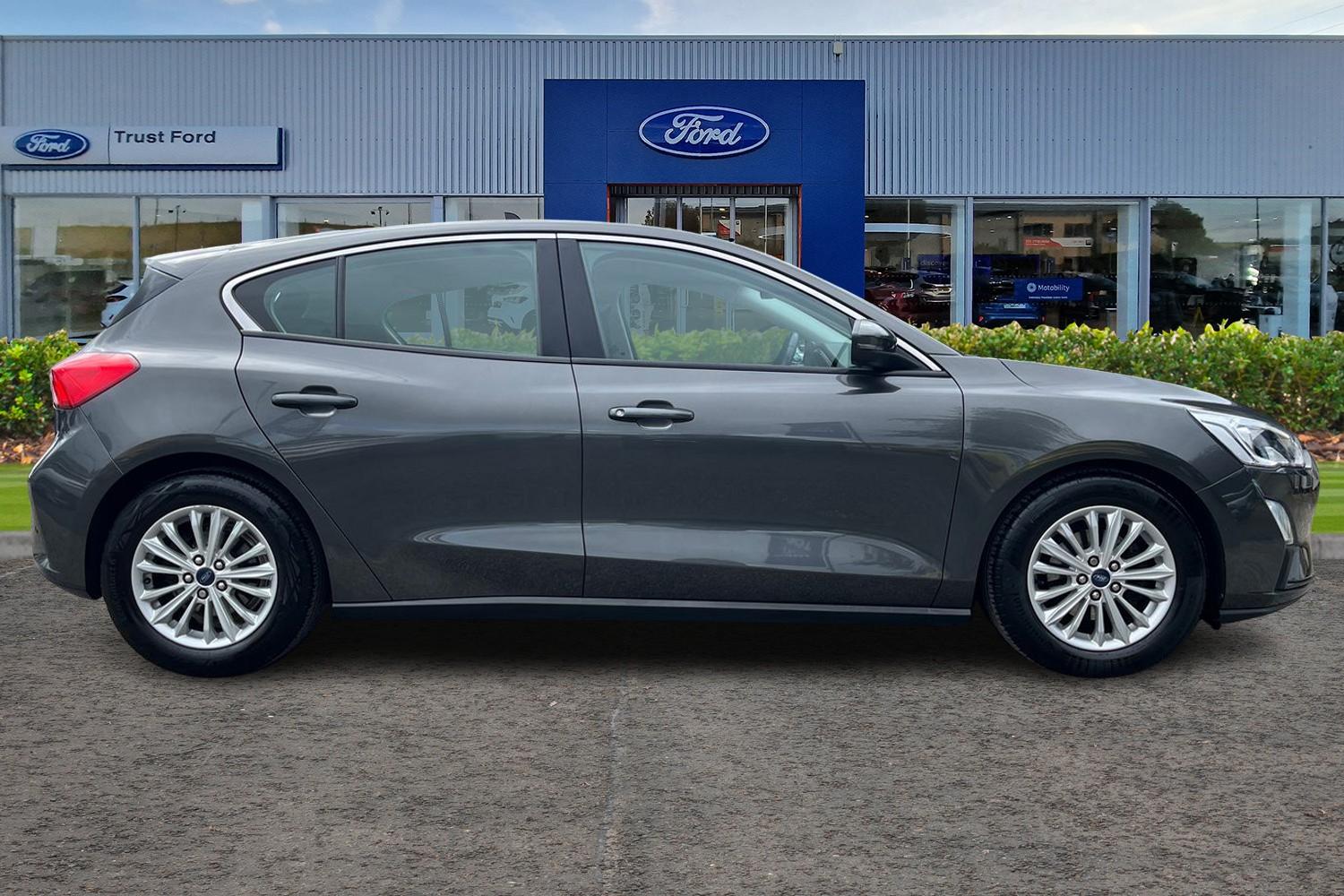 Ford Focus Photo 2