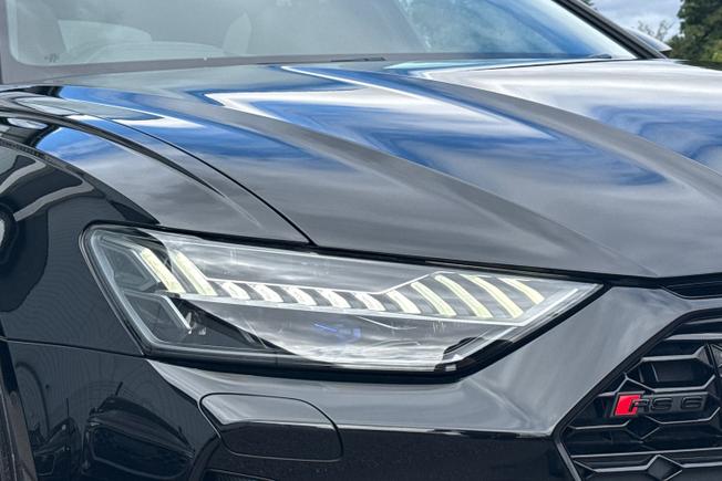 AUDI RS6 Avant Photo 19