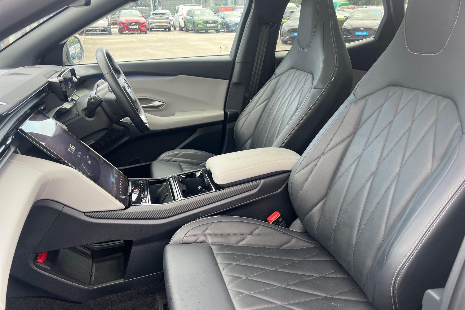 Ford EXPLORER Photo 18