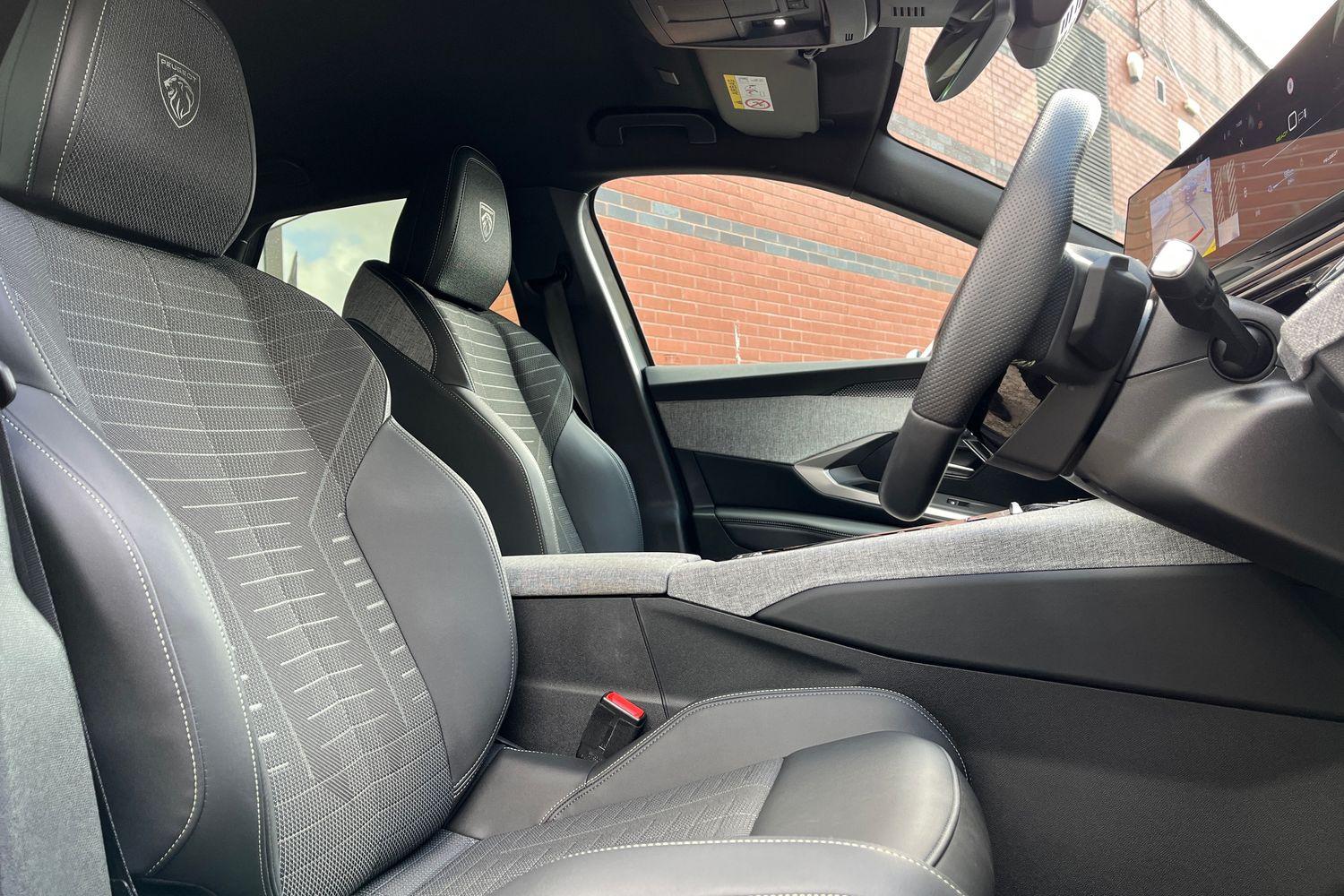 Peugeot E-3008 Photo 16